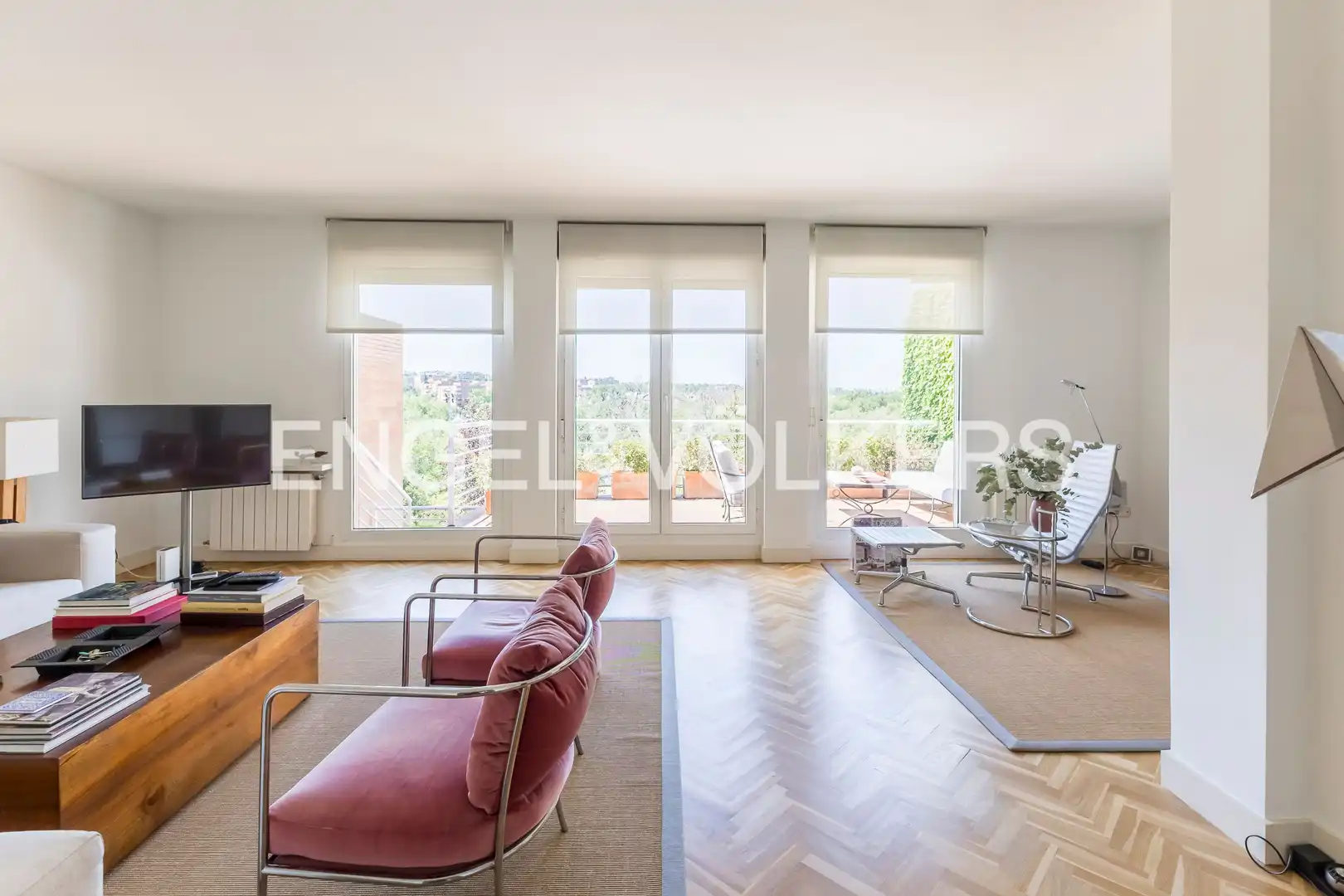 Living room of Detached homes for sale in Madrid  with Air Conditioner, Heating and Private garden