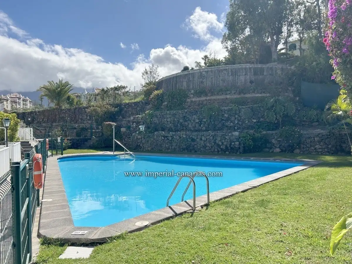 Piscina de Casa adosada en venda en Puerto de la Cruz amb Aire condicionat, Jardí privat i Terrassa