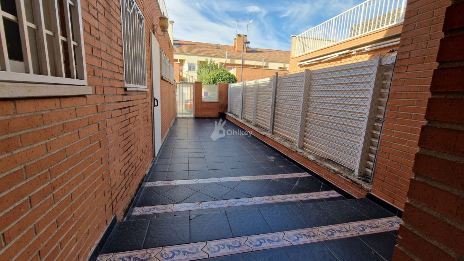 Vista exterior de Casa o xalet en venda en Parla amb Calefacció, Jardí privat i Parquet