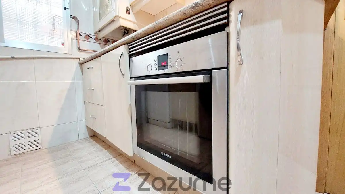 Kitchen of Flat for rent in Madrid  with Air Conditioner, Heating and Oven