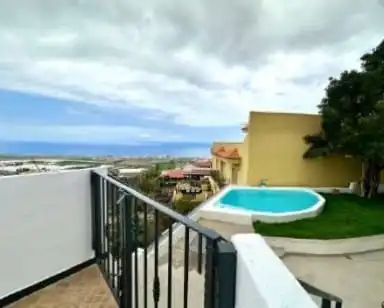 Vista exterior de Casa o xalet en venda en Adeje amb Jardí privat, Terrassa i Piscina
