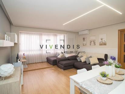 Sala d'estar de Pis en venda en Sant Andreu de la Barca amb Aire condicionat i Calefacció