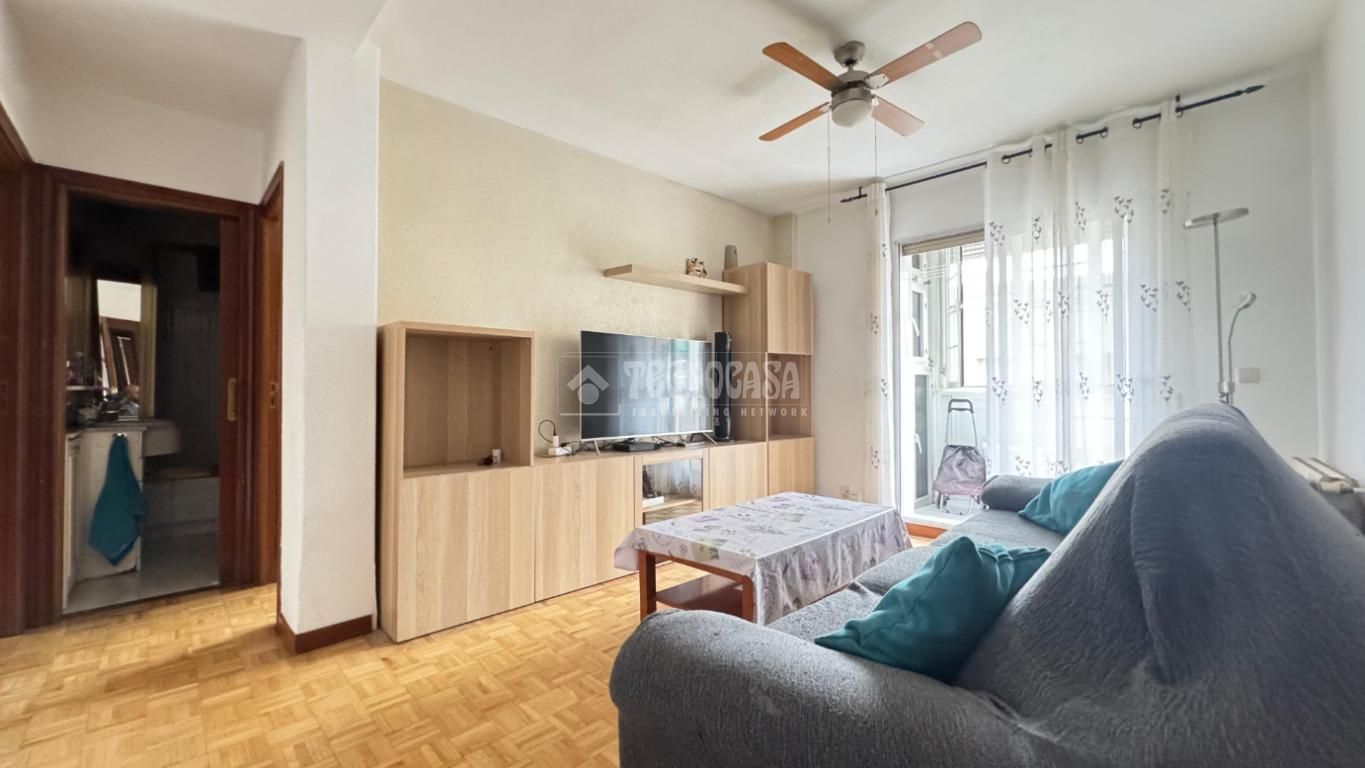 Living room of Flat for sale in  Madrid Capital  with Heating, Parquet flooring and Terrace