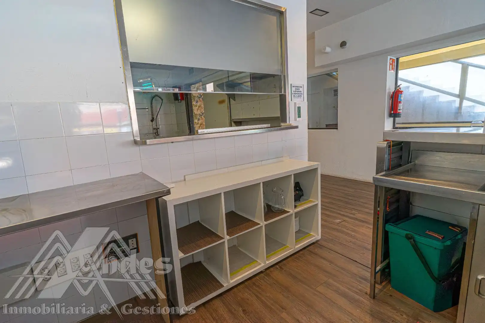 Local comercial de lloguer a Rosalia de Castro, imagen 9