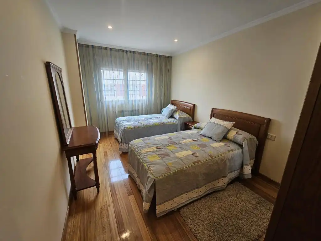 Habitación de Piso en venta en Boiro con Calefacción, Parquet y Trastero