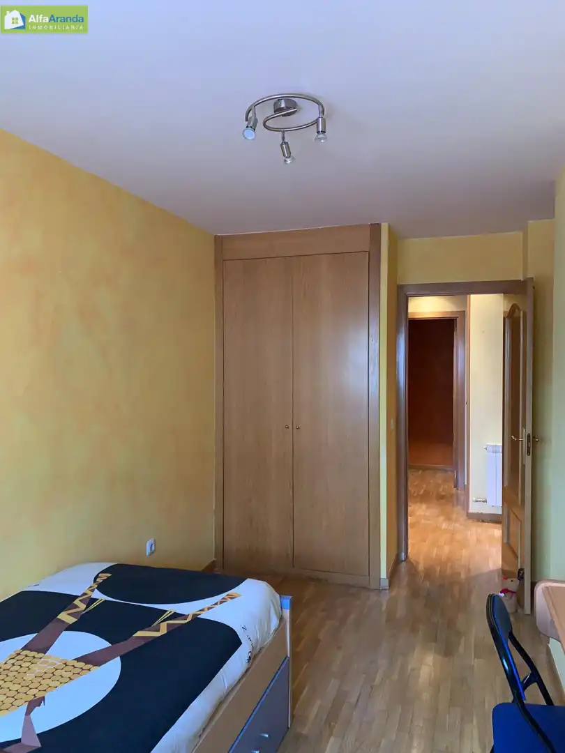 Dormitori de Pis en venda en Aranda de Duero amb Parquet, Traster i Balcó