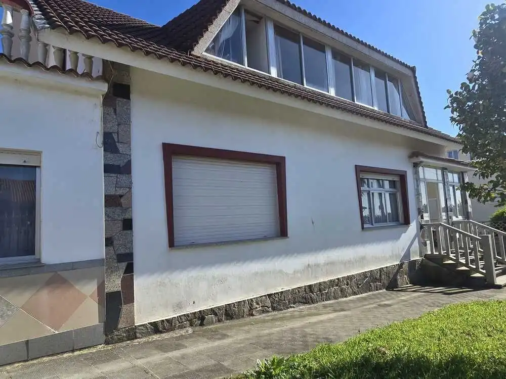 Vista exterior de Casa o xalet en venda en Valdoviño amb Calefacció, Jardí privat i Terrassa