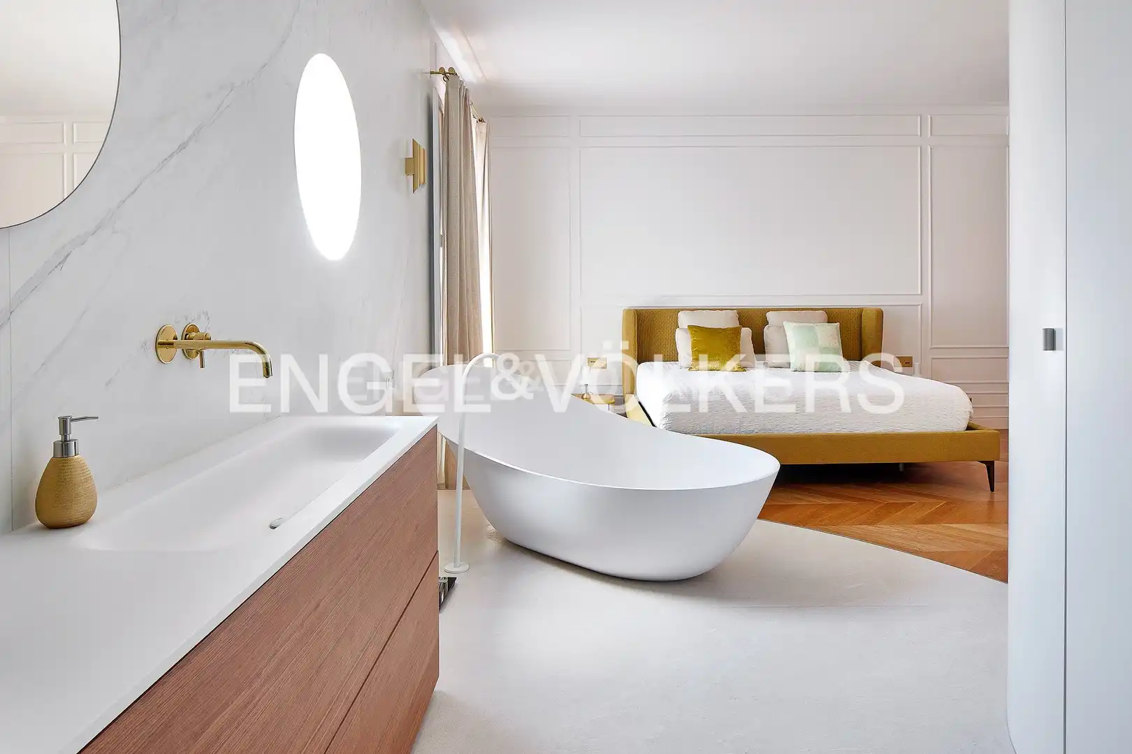 Bathroom of Attic for sale in Barcelona  with Air Conditioner, Heating and Parquet flooring