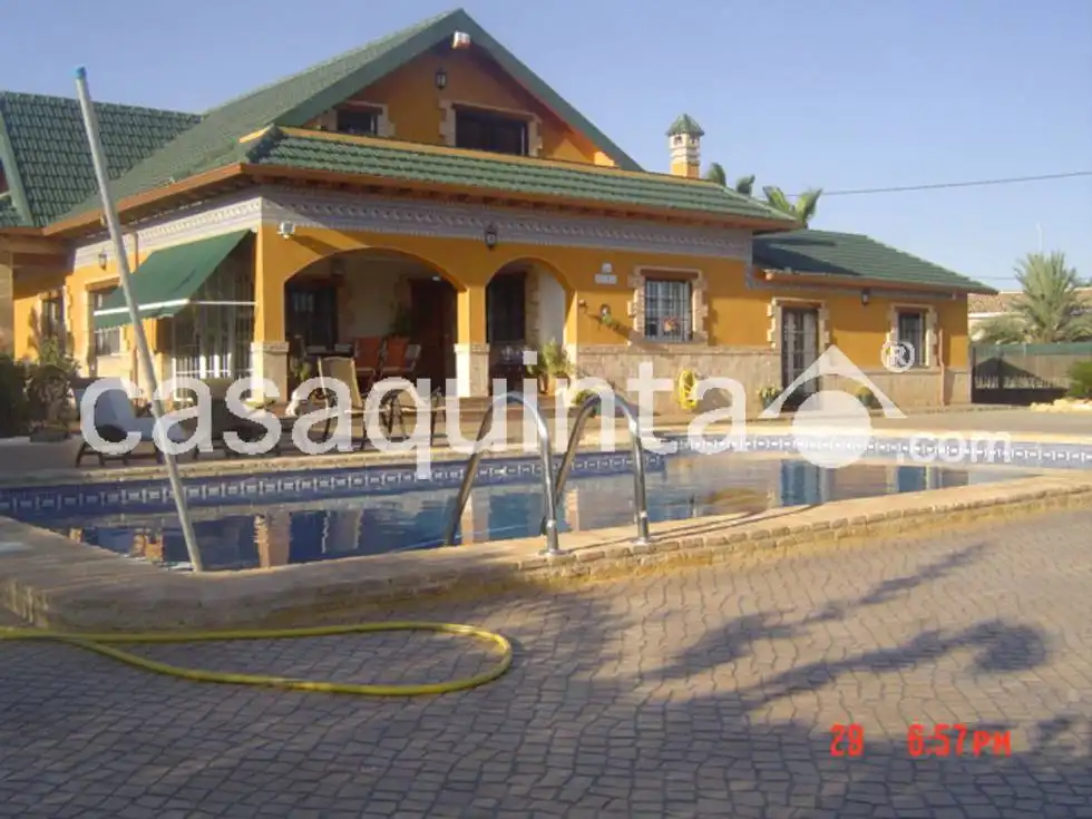 Xalet amb piscina en venda a Camino de la Torre los Pavos