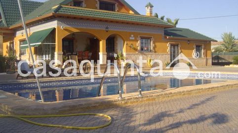 Chalet de Lujo en la huerta de catral con 5 dormitorios y piscina.