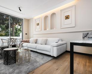 Sala d'estar de Apartament en venda en Marbella amb Aire condicionat, Piscina i Moblat