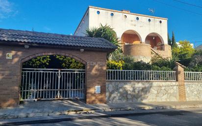 Vista exterior de Casa o xalet en venda en La Bisbal del Penedès amb Aire condicionat, Calefacció i Traster