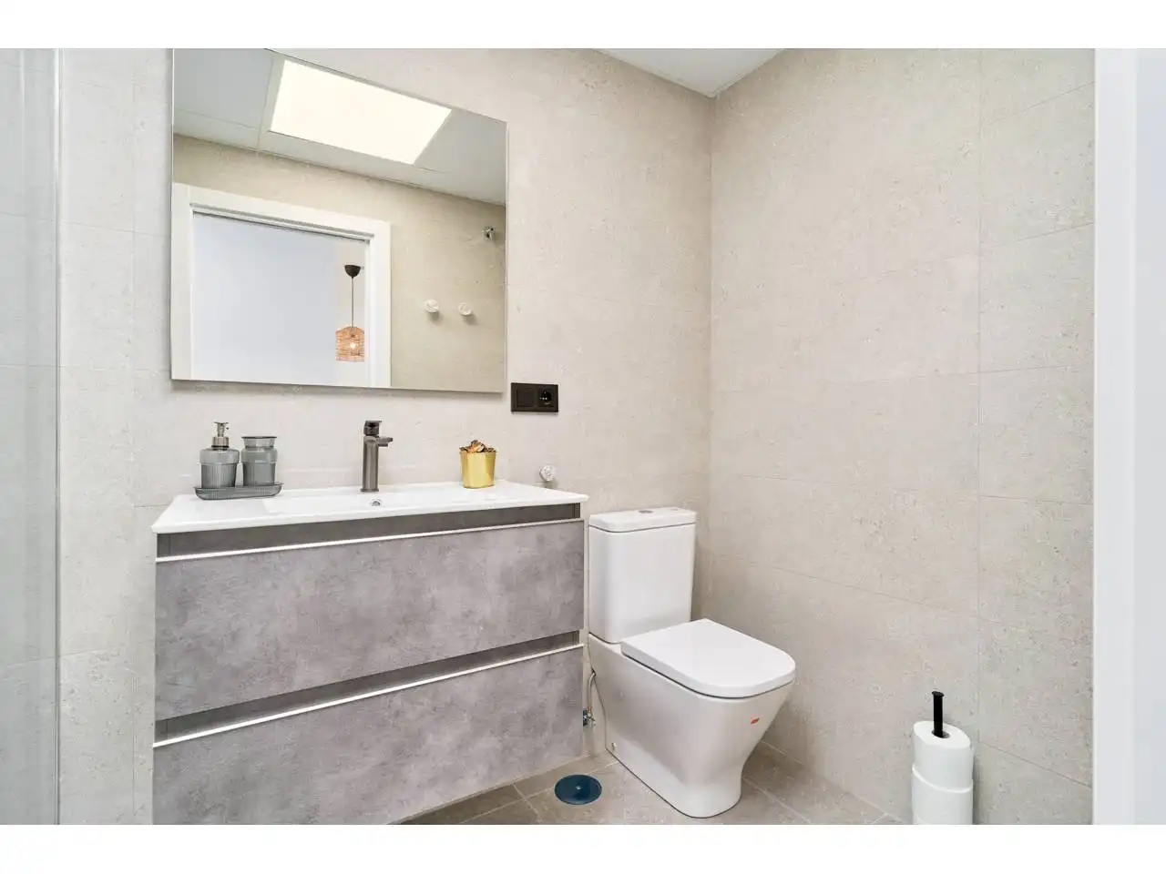 Baño de Piso en venta en Torrox con Terraza, Trastero y Piscina comunitaria