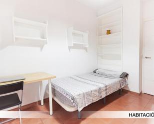 Dormitori de Apartament per a compartir en  Sevilla Capital amb Aire condicionat, Calefacció i Moblat