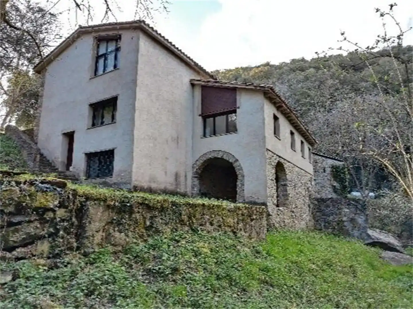 Vista exterior de Piso en venta en Santa Pau con Jardín privado, Parquet y Trastero