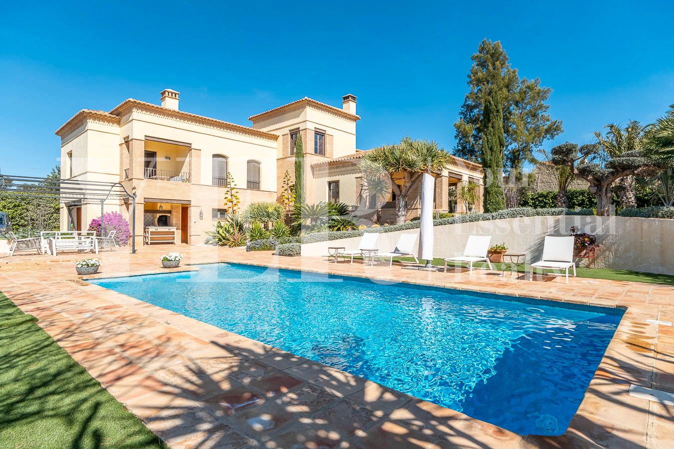 Vista exterior de Casa o xalet en venda en Busot amb Jardí privat, Terrassa i Piscina