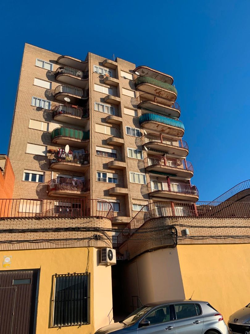 Vista exterior de Pis en venda en Villarrobledo amb Balcó