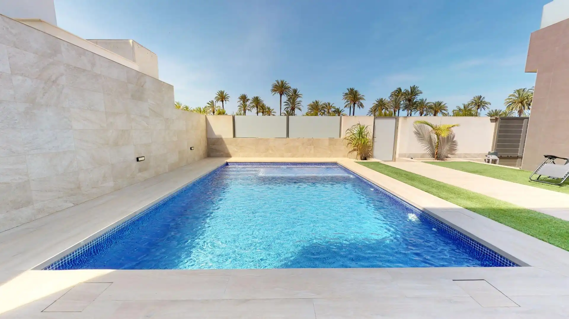 Piscina de Casa o xalet en venda en San Pedro del Pinatar amb Aire condicionat, Jardí privat i Terrassa