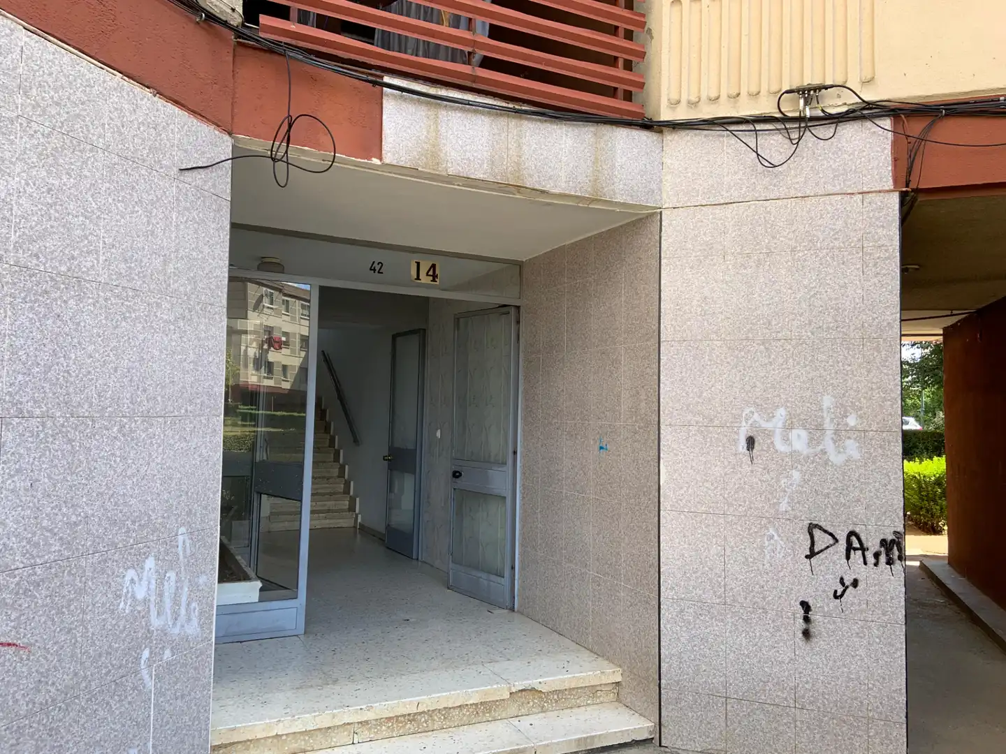 Vista exterior de Piso en venta en León Capital  con Calefacción y Amueblado