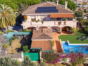 Villa con balcone in vendita a Alella