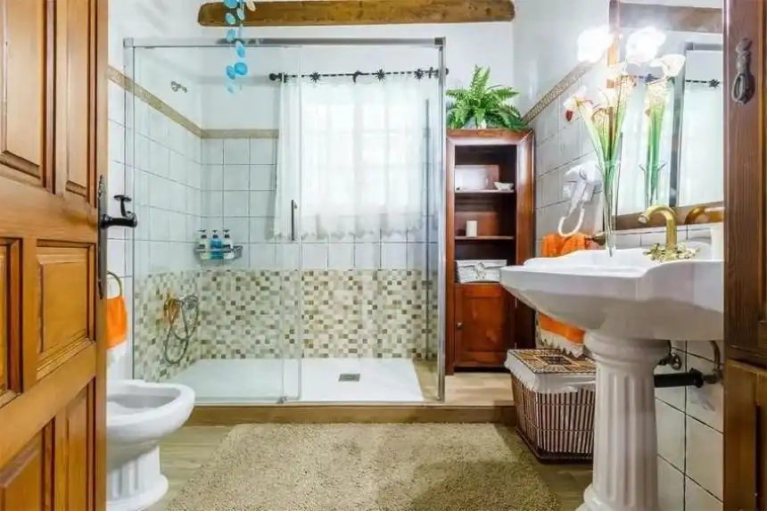 Baño de Casa o chalet de alquiler en Vélez-Málaga con Aire acondicionado, Calefacción y Jardín privado