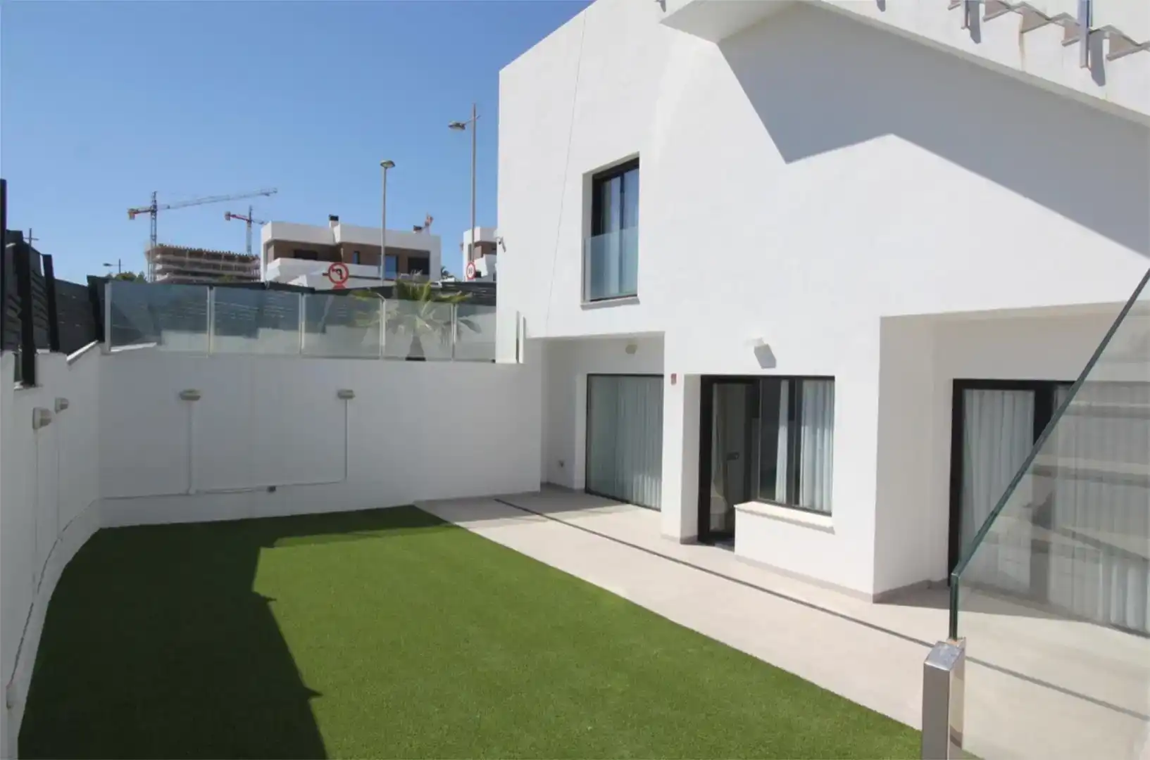Vista exterior de Casa o xalet en venda en Finestrat amb Aire condicionat, Piscina i Balcó