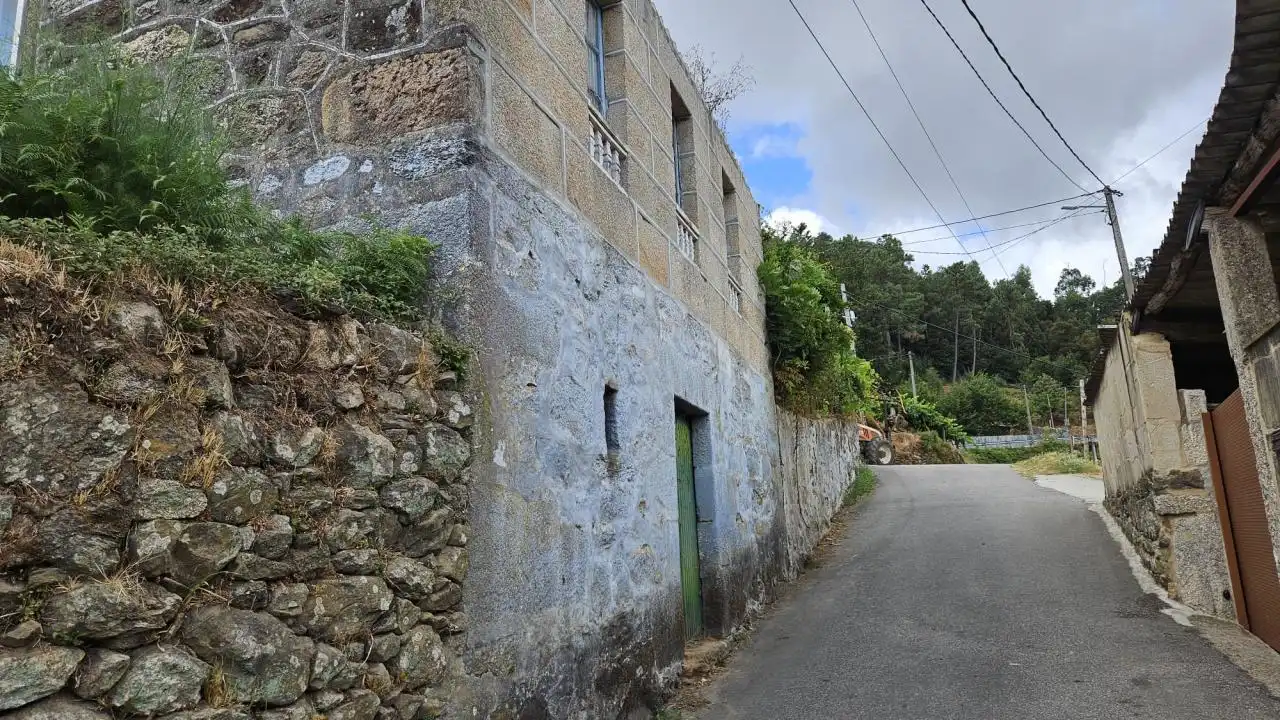 Vista exterior de Casa o xalet en venda en O Porriño   amb Calefacció, Jardí privat i Traster