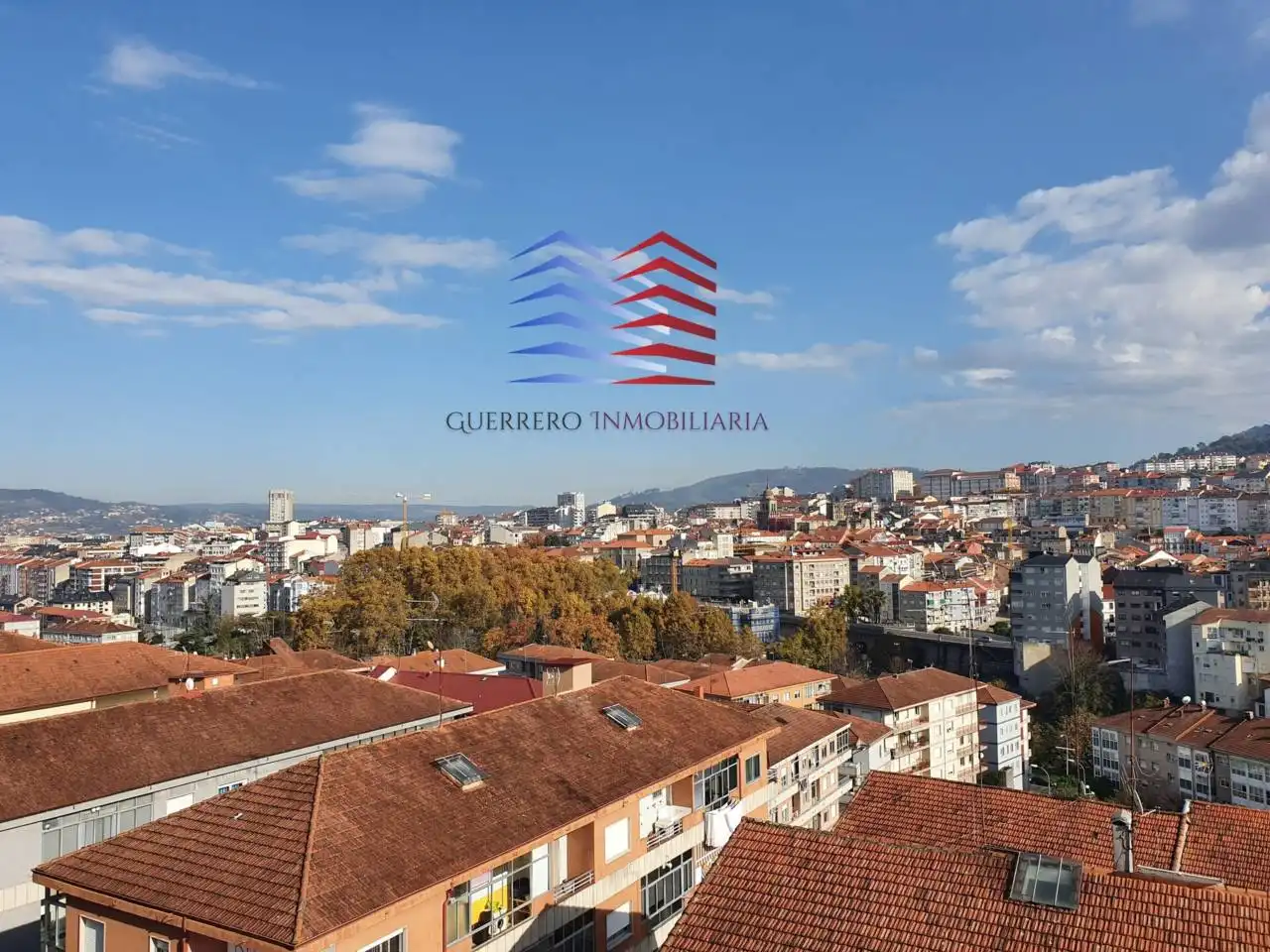 Außenansicht von Wohnung zur Miete in Ourense Capital  mit Heizung, Parkett und Terrasse