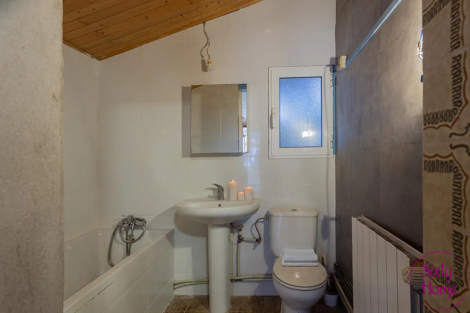 Bathroom of Houses for sale in Zaragoza  with Heating, Private garden and Terrace