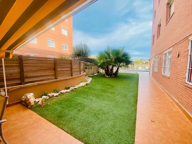 Jardí de Planta baixa en venda en Cerdanyola del Vallès amb Calefacció, Jardí privat i Terrassa