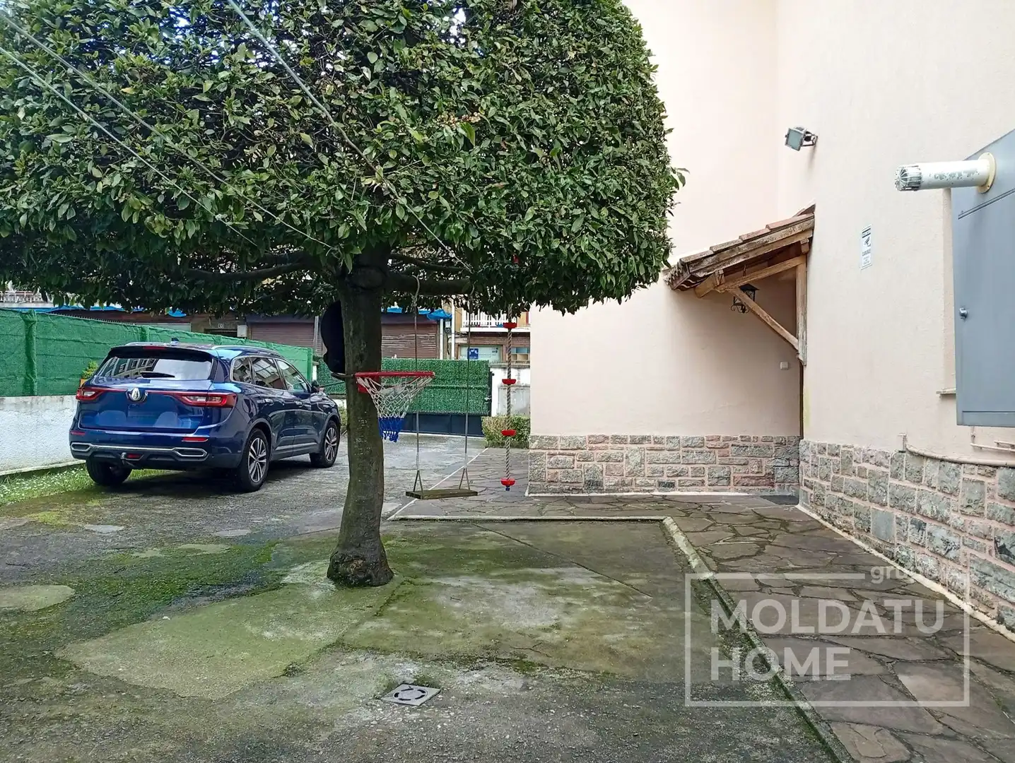 Aparcament de Casa o xalet en venda en Irun  amb Calefacció, Jardí privat i Traster