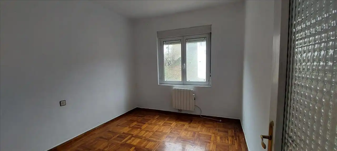 Dormitori de Pis en venda en Aller amb Balcó