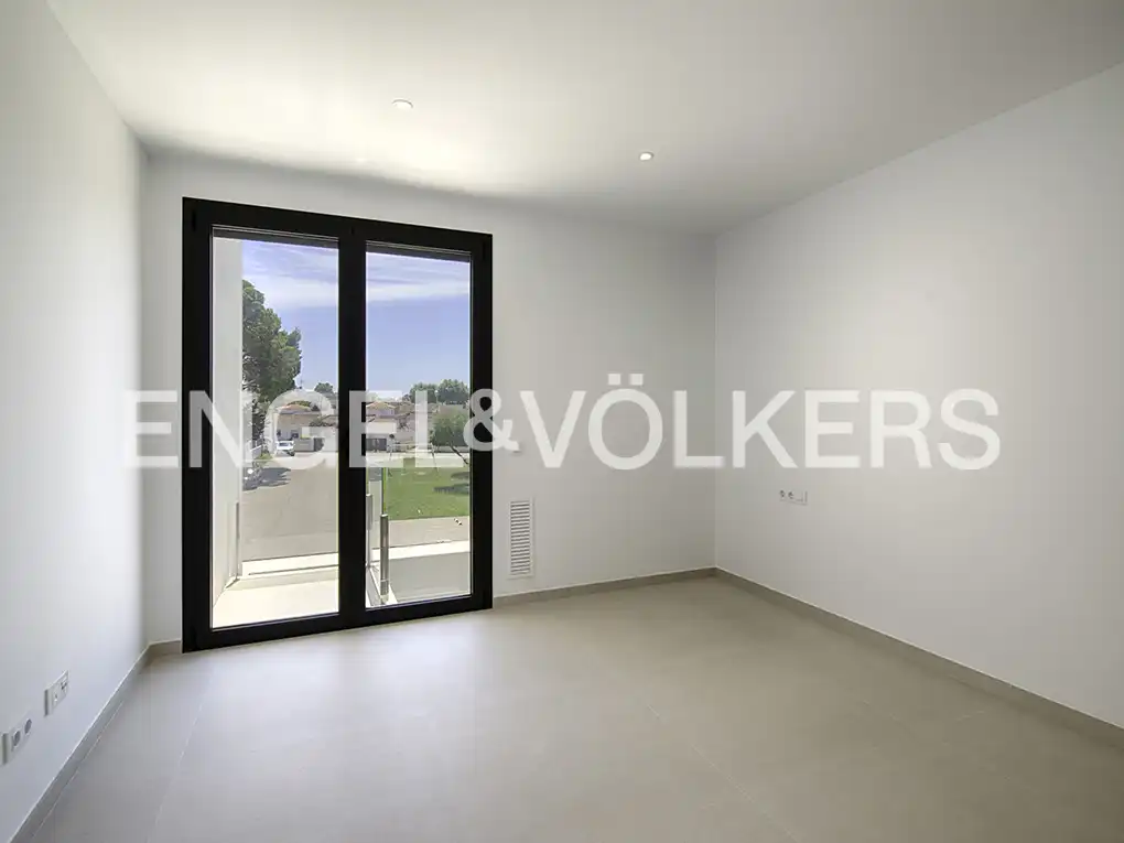 Casa adosada en venda en Empuriabrava amb Aire condicionat, Jardí privat i Terrassa