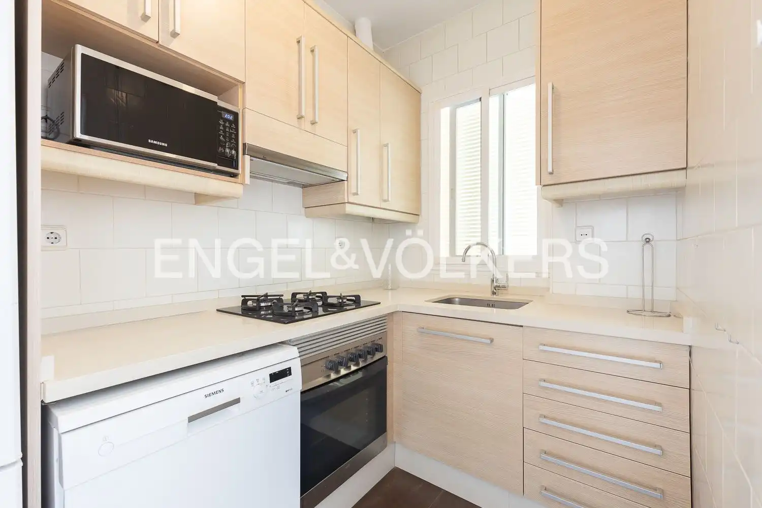 Kitchen of Flat for rent in Valencia  with Air Conditioner, Heating and Balcony