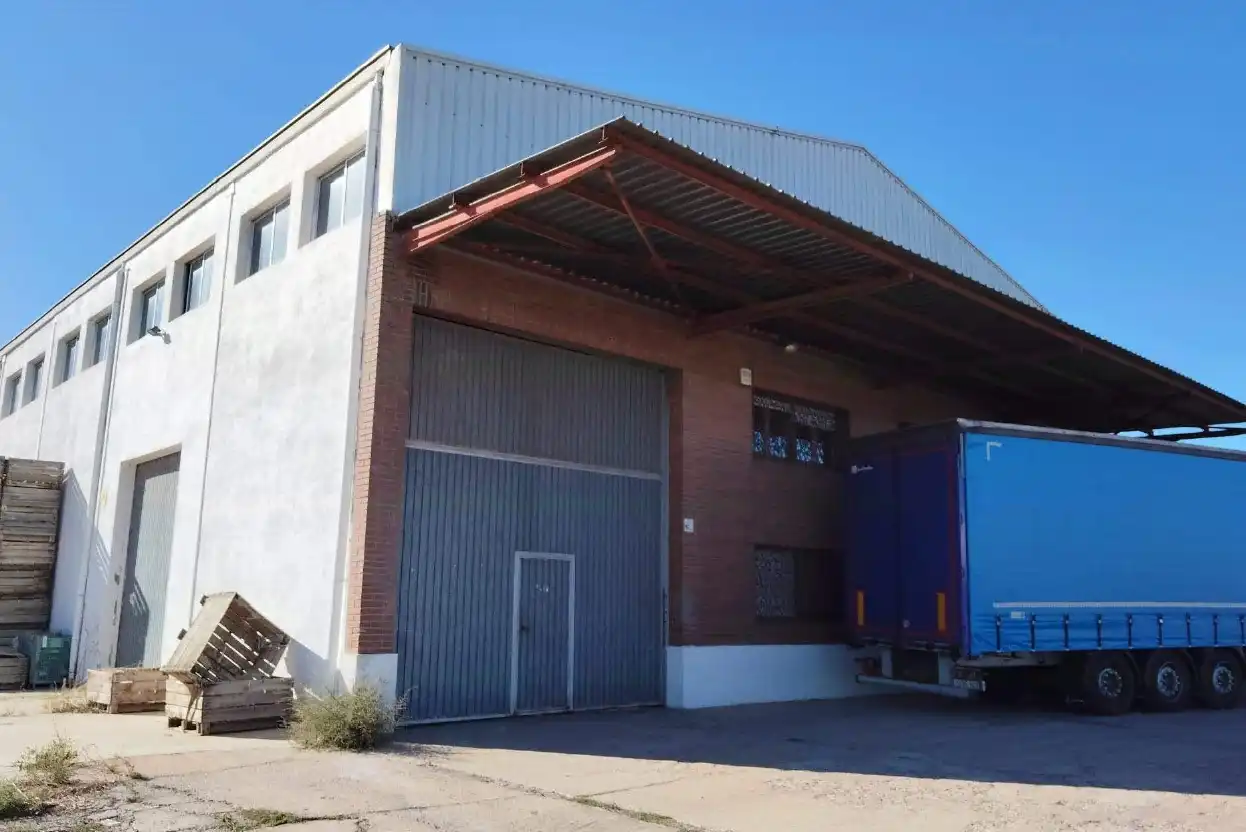 Vista exterior de Nave industrial en venta en Fraga