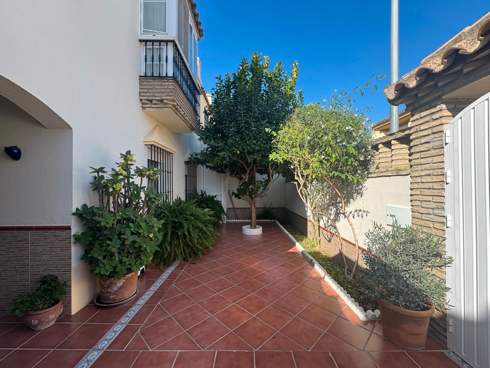 Jardín de Casa adosada en venta en Chiclana de la Frontera con Terraza, Amueblado y Horno