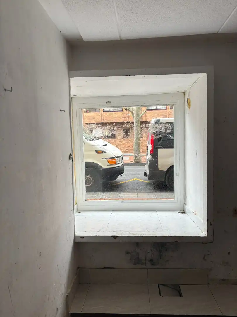 Local comercial en venta en Avenida de la Paz 38, imagen 5