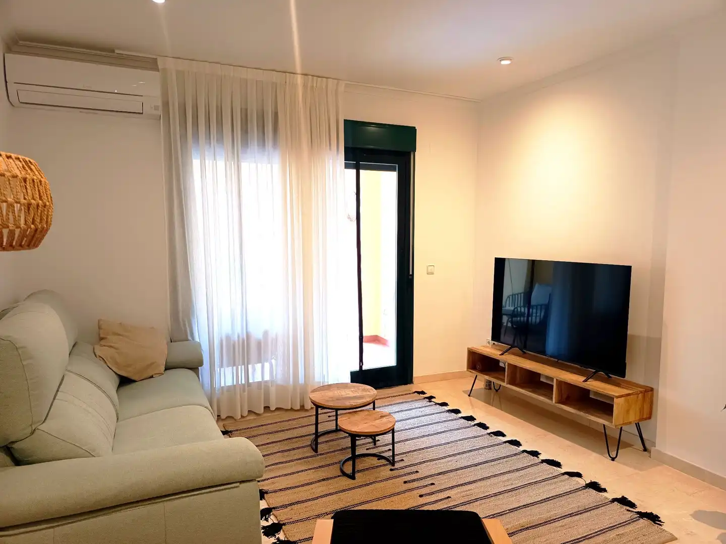 Sala de estar de Apartamento de alquiler en Jávea / Xàbia con Aire acondicionado, Calefacción y Jardín privado