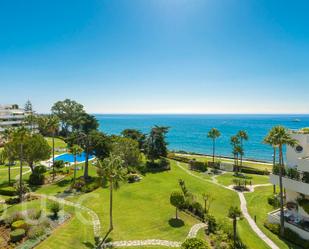 Jardí de Dúplex en venda en Estepona amb Aire condicionat, Terrassa i Piscina