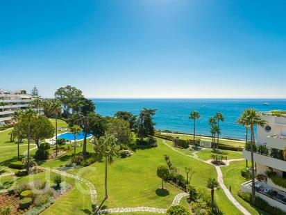 Jardí de Dúplex en venda en Estepona amb Aire condicionat, Terrassa i Piscina