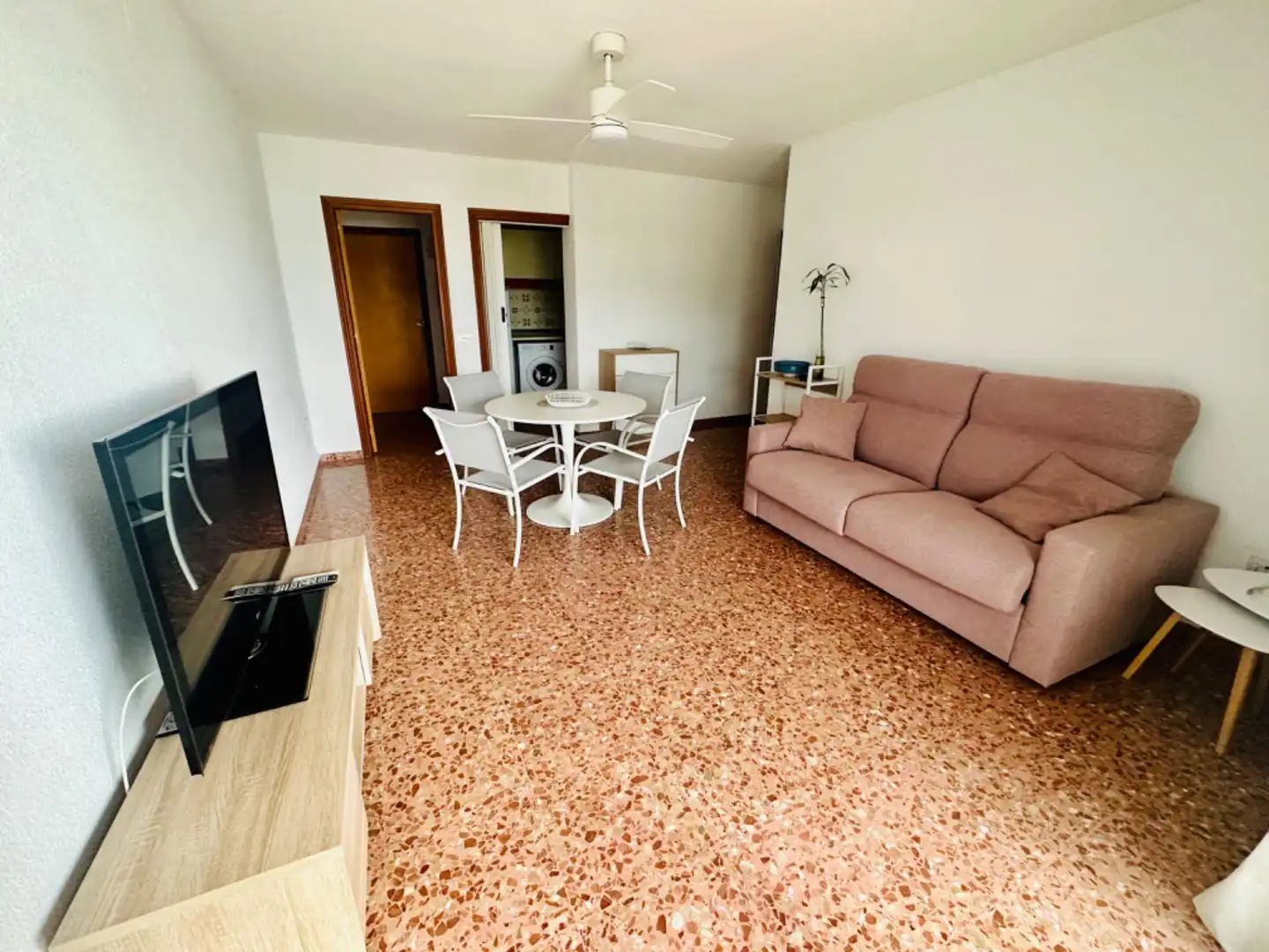 Sala de estar de Apartamento de alquiler en Cullera con Aire acondicionado, Jardín privado y Terraza