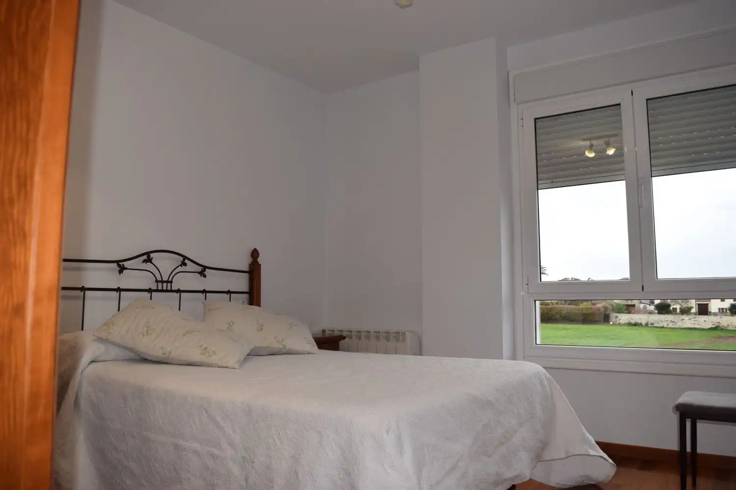 Bedroom of Flat for sale in El Franco 