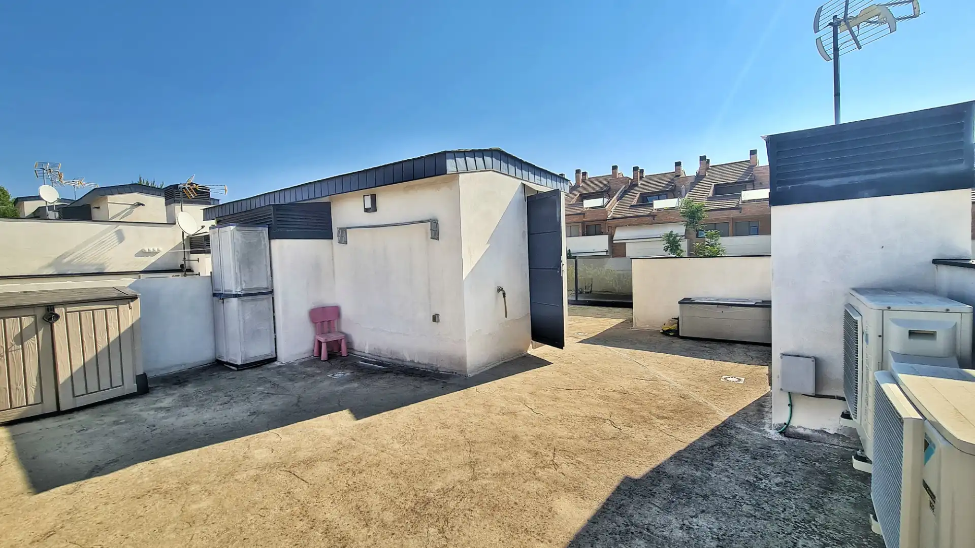 Detached homes for rent in Calle de la Navallera, Centro Comercial - Hospital