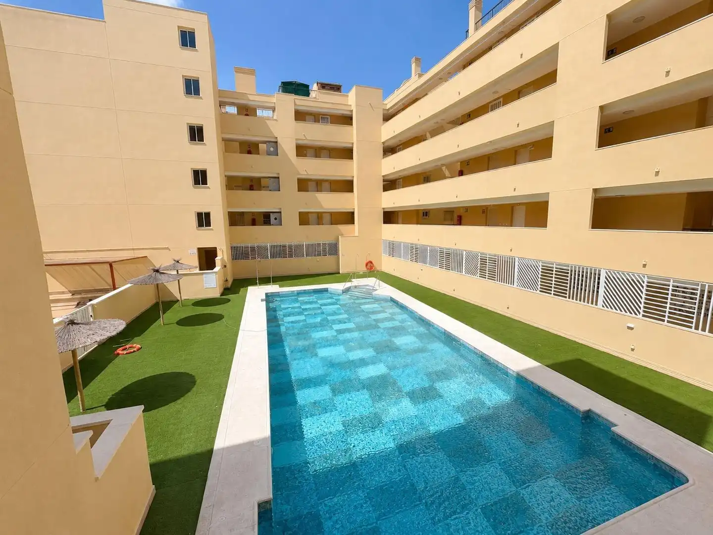 Swimming pool of Flat for sale in Roquetas de Mar