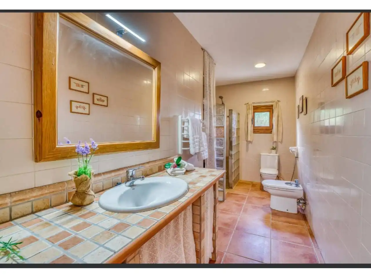 Badezimmer von Country house zur Miete in Lloret de Vistalegre mit Klimaanlage, Privatgarten und Terrasse