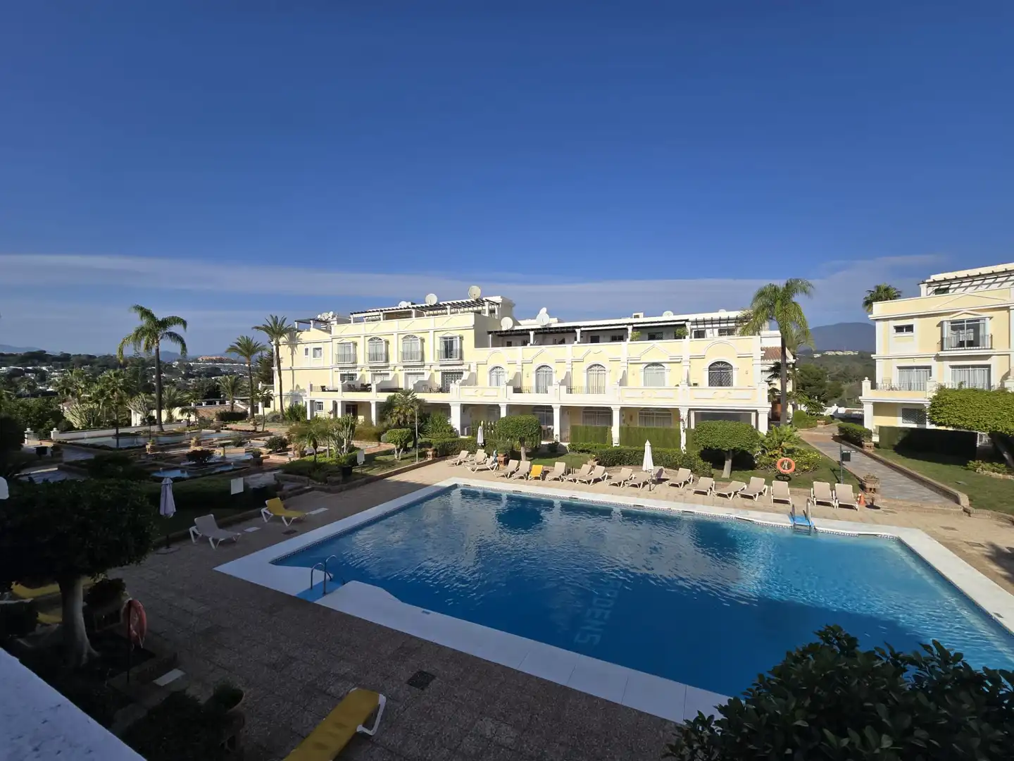 Schwimmbecken von Einfamilien-Reihenhaus zur Miete in Marbella mit Möbliert