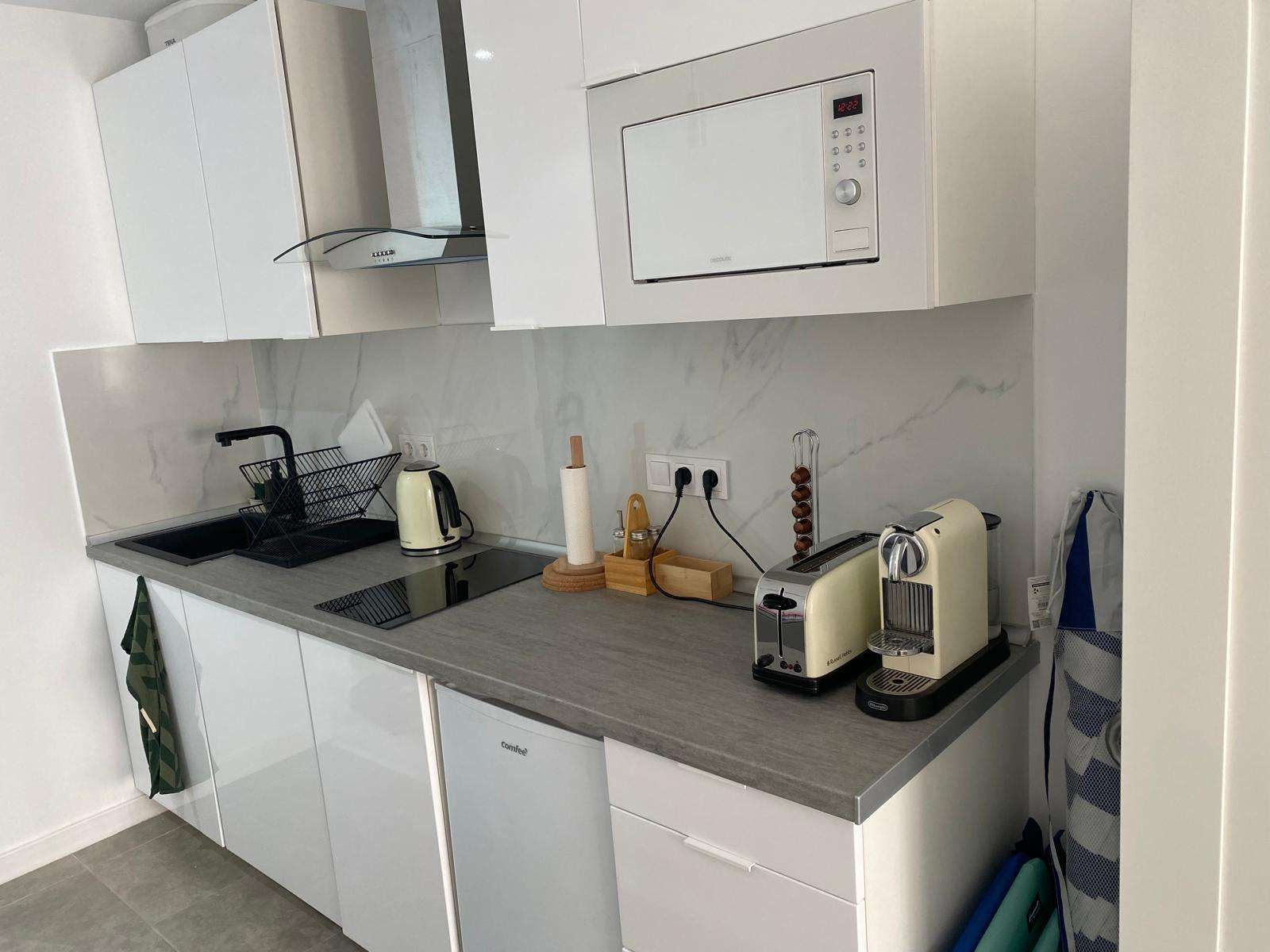 Cocina de Estudio para compartir en Sueca con Aire acondicionado, Terraza y Amueblado