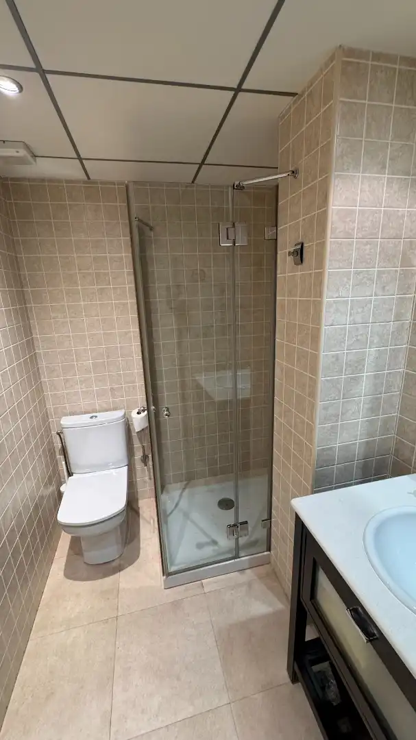 Baño de Planta baja en venta en Salou con Aire acondicionado, Calefacción y Jardín privado