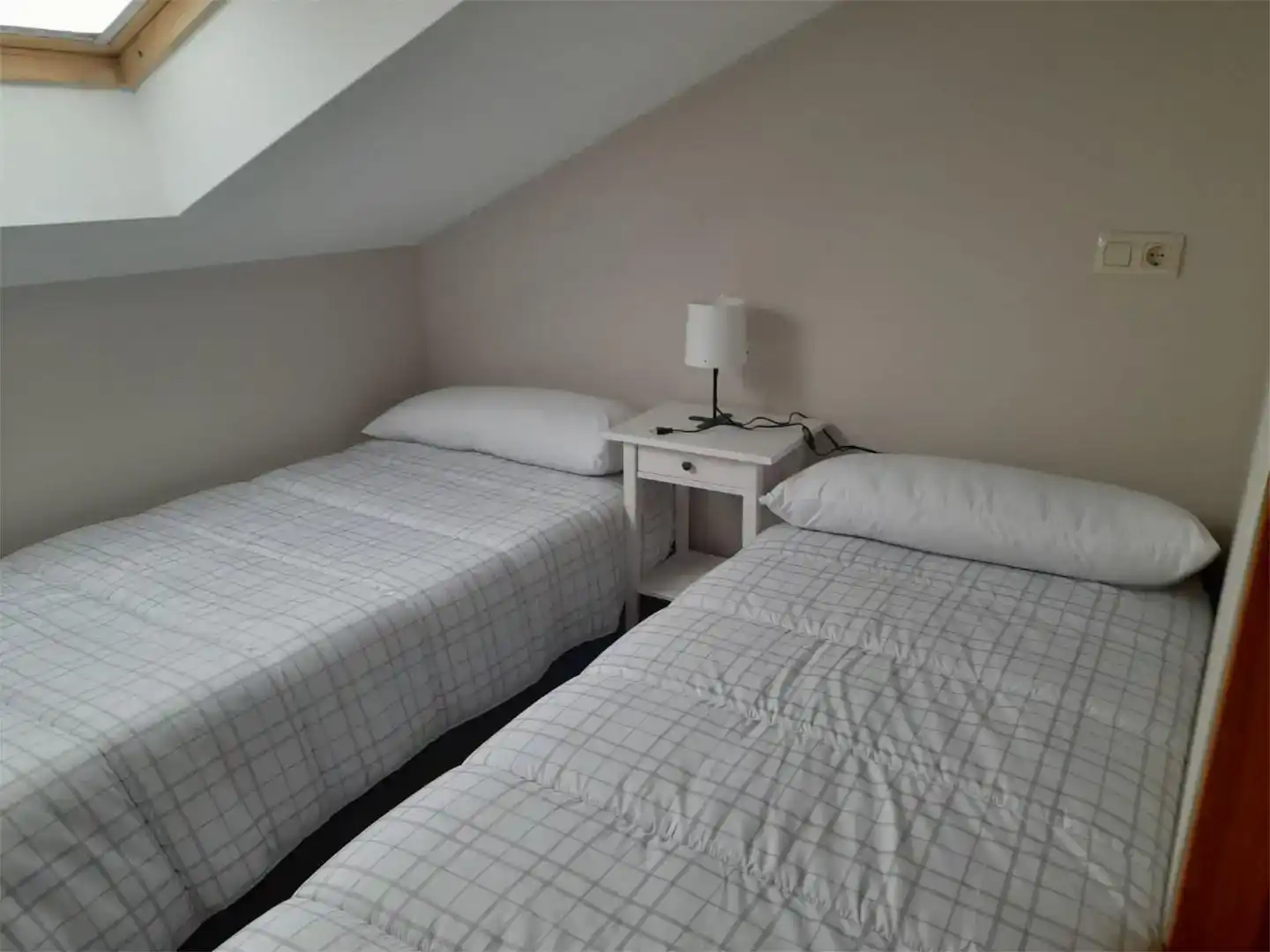 Schlafzimmer von Maisonette zur Miete in Gozón mit Parkett und Möbliert