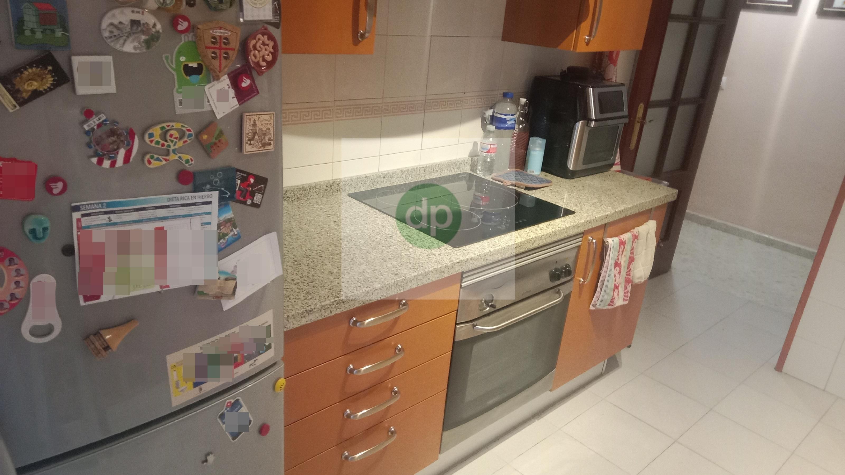 Kitchen of Flat for sale in Badajoz Capital  with Air Conditioner, Heating and Storage room